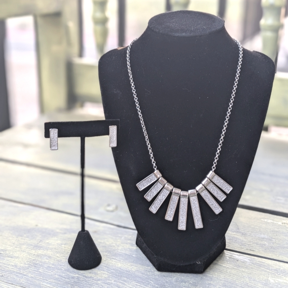 Sparkling Silver Necklace & Earrings Set with Geometric Pendant Design